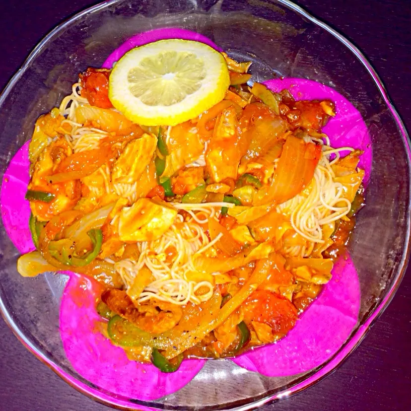 Salmon and vegies sauteed in tomato sauce, topped in Somen|Jaimie Alvarezさん