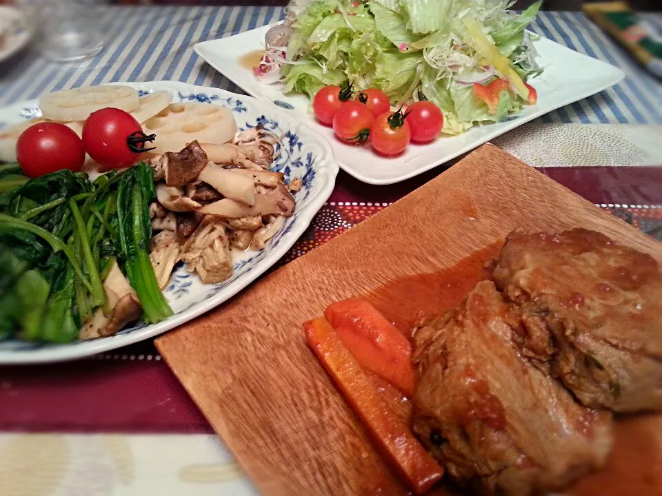 pork loin, hot vegie and fresh vegie salad maden by my mom xx|Yumiko Ueharaさん