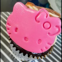 Snapdishの料理写真:hello kitty cupcake! ♡|b fabianさん