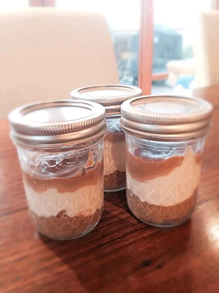 Snapdishの料理写真:Dulce de leche cheesecake jars|kipper's kitchenさん