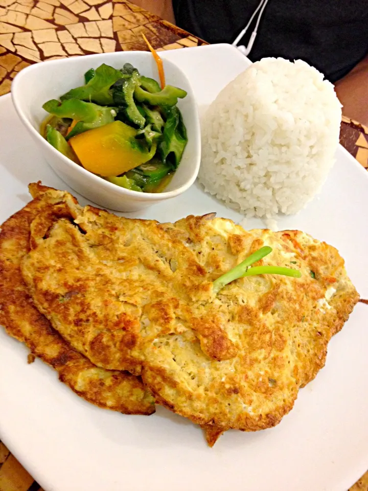 Snapdishの料理写真:Tortang Alimango (Crab Omelette)|Rockwell Leeさん