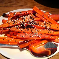 Snapdishの料理写真:Sesame Carrots|Chris Rothさん