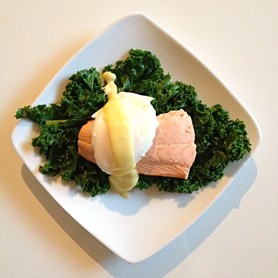 Poached Salmon & Egg on Kale|Aliceさん