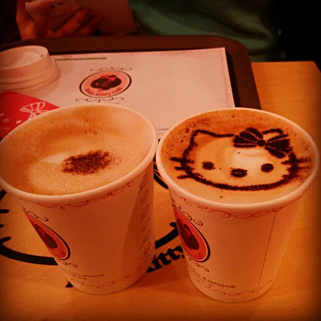 Snapdishの料理写真:Hello Kitty Lattes!!!|Nina Valladaresさん