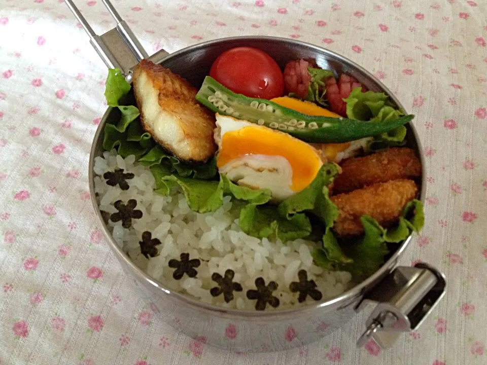 11月3日  コロッケと焼きホッケのお弁当|かとっちみゆさん