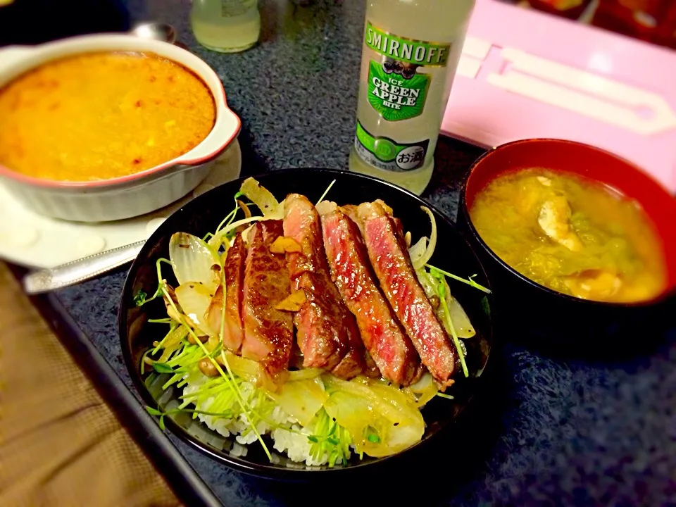 ステーキ丼|ちかさん