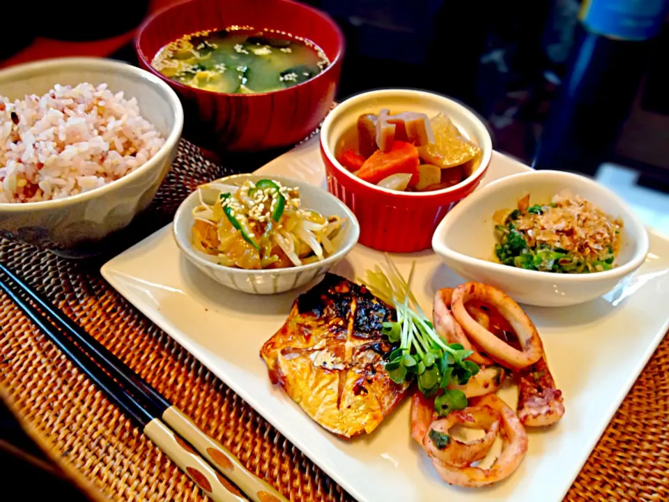 焼き鯖&イカのねぎ塩焼き&春菊おひたし&筑前煮&クラゲとモヤシの中華和え定食♪|Nonさん