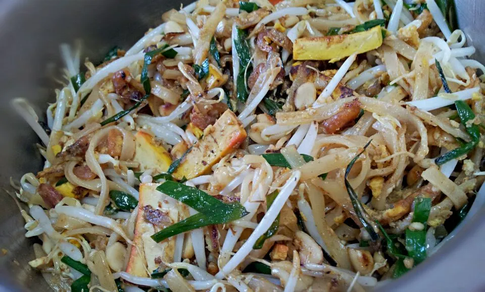 ผัดไทยเส้นจันทน์ .. อร่อยเพราะแม่ทำให้กิน Pad Thai by my mom , v v delicious ^_^|ChomChuanChim (ชมชวนชิม)さん