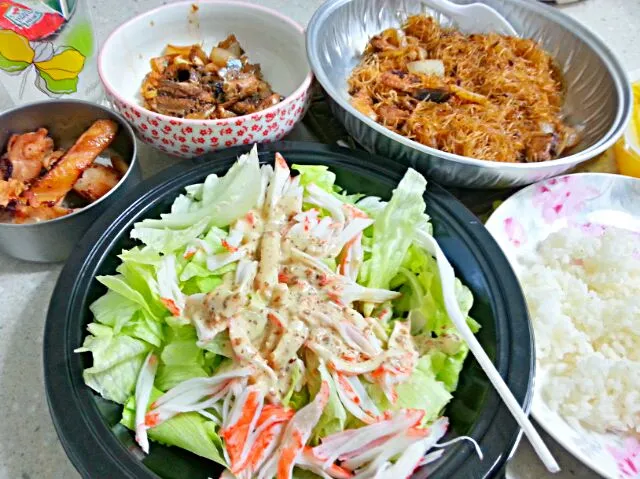 Pansit sardines and salad|Mattey Senoirbさん