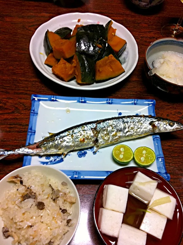 Snapdishの料理写真:秋刀魚 カボチャ煮 シメジ炊き込み 秋の味覚三昧|ネコさん