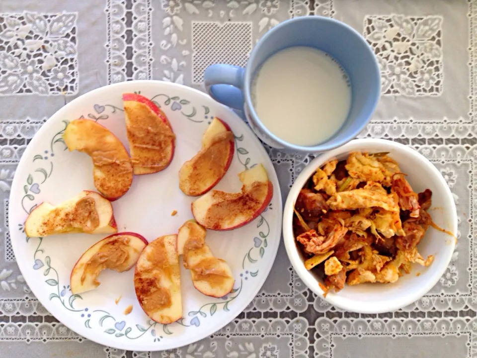 Apples with cinnamon and plain pb, eggs scrambled with kimchi and leftover pork back, almond milk|joie chowさん