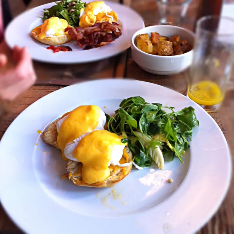 Poached eggs with smoked pumpkin, hollandaise sauce and salad|Mistaleさん