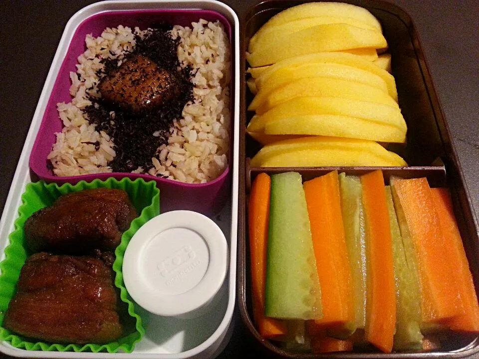 Bento#20
Rafute,  gaba brown rice, carrots, cucumber and kaki|Frank&Jolanda - Eteninbeeldさん