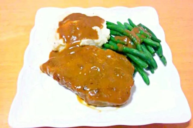 Smothered Pork chops mashed potatos n string beans|roroさん