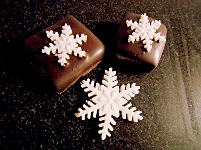 Snapdishの料理写真:MARZIPAN SNOW FLAKE CHOCOLATES|Mehernosh Kersi Khajotiaさん