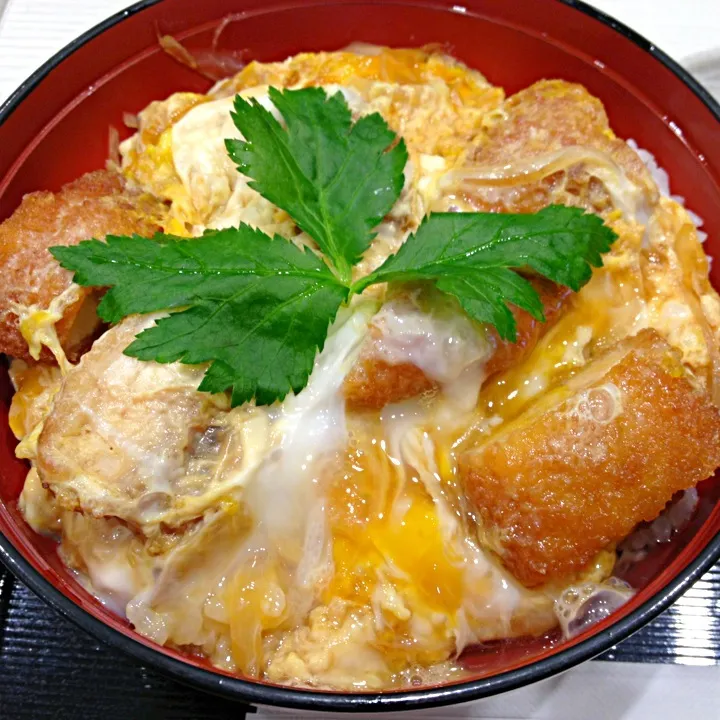 Snapdishの料理写真:名古屋の味  三和のとりカツ丼|maajapanさん