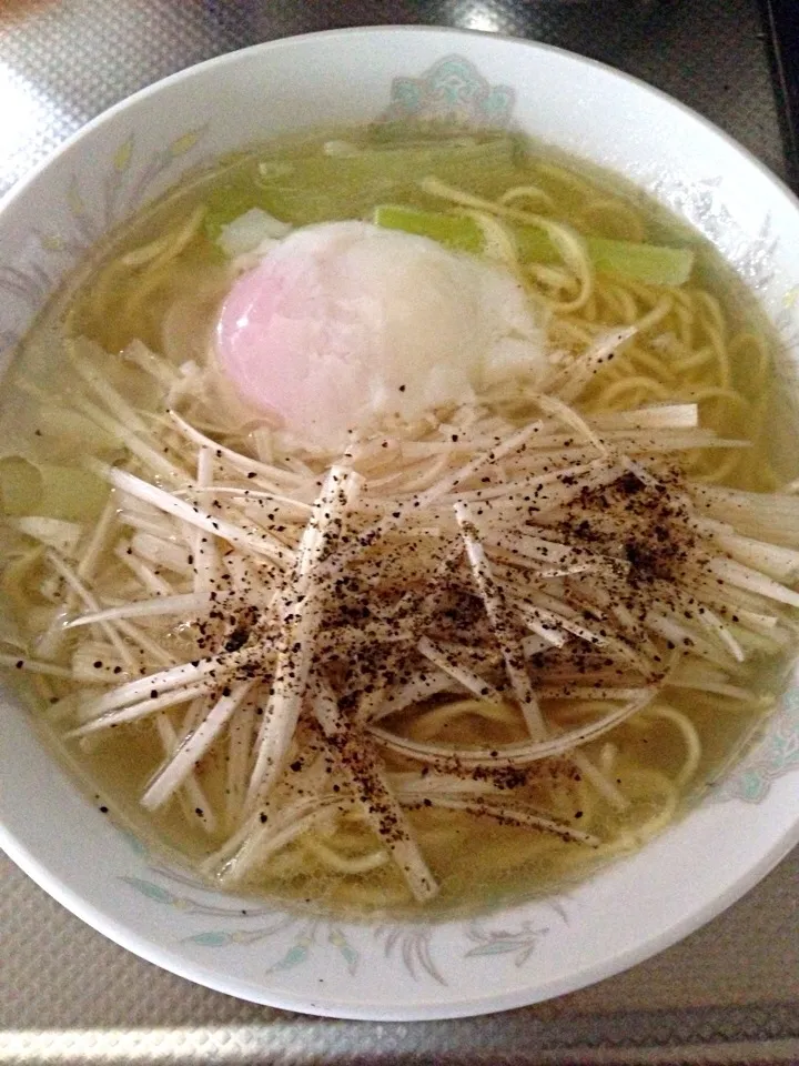 しらがネギと温泉玉の塩ラーメン|由美さん