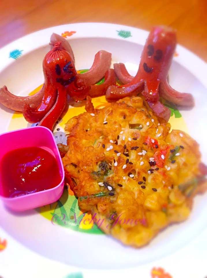 Hot dog octopus with Thai corn fritters|Nicky Jonesさん