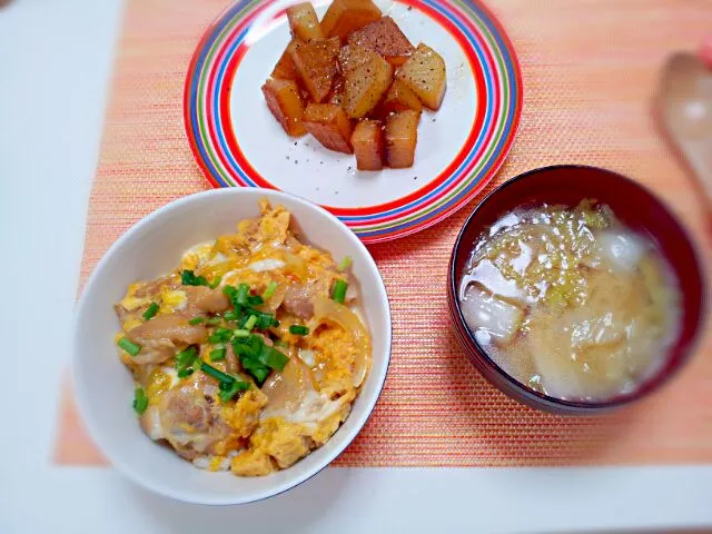 今日の夕食 親子丼、大根ステーキ、白菜の味噌汁|pinknari🐰🌈さん