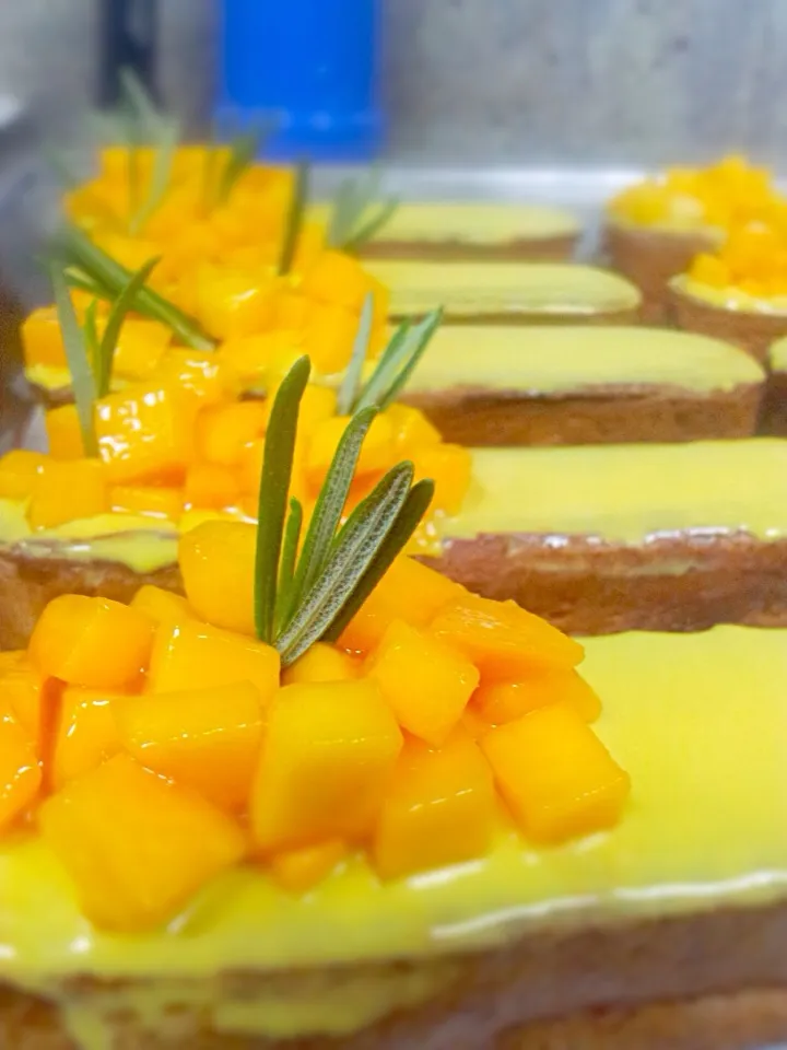 Snapdishの料理写真:Mango-passionfruit eclairs|evaさん