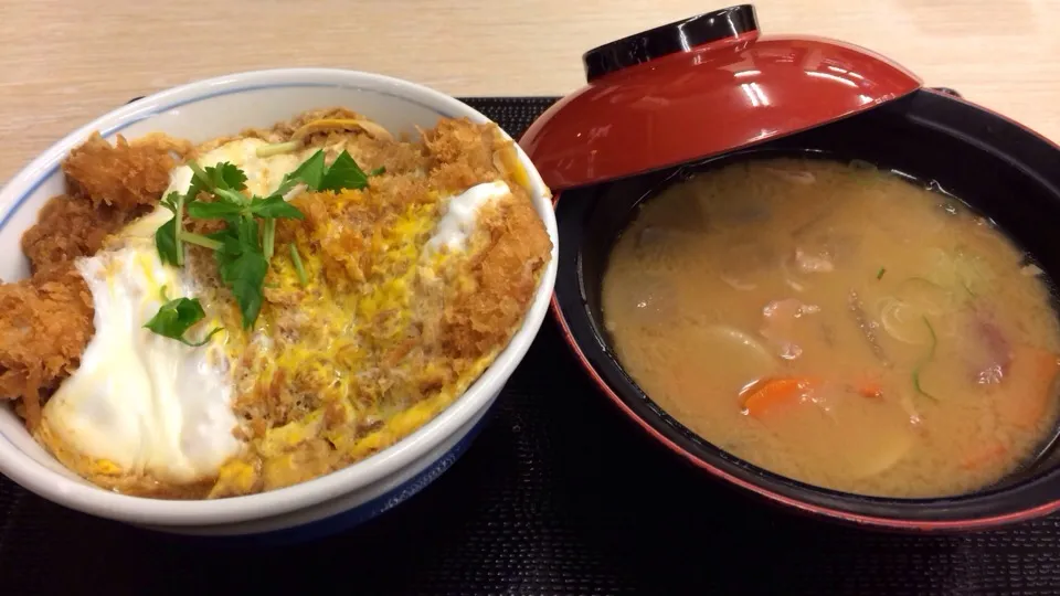 カツ丼松・豚汁|Naoya Ishiharaさん