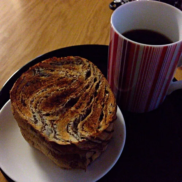 Snapdishの料理写真:チョコラウンドパン コーヒー|さるさん