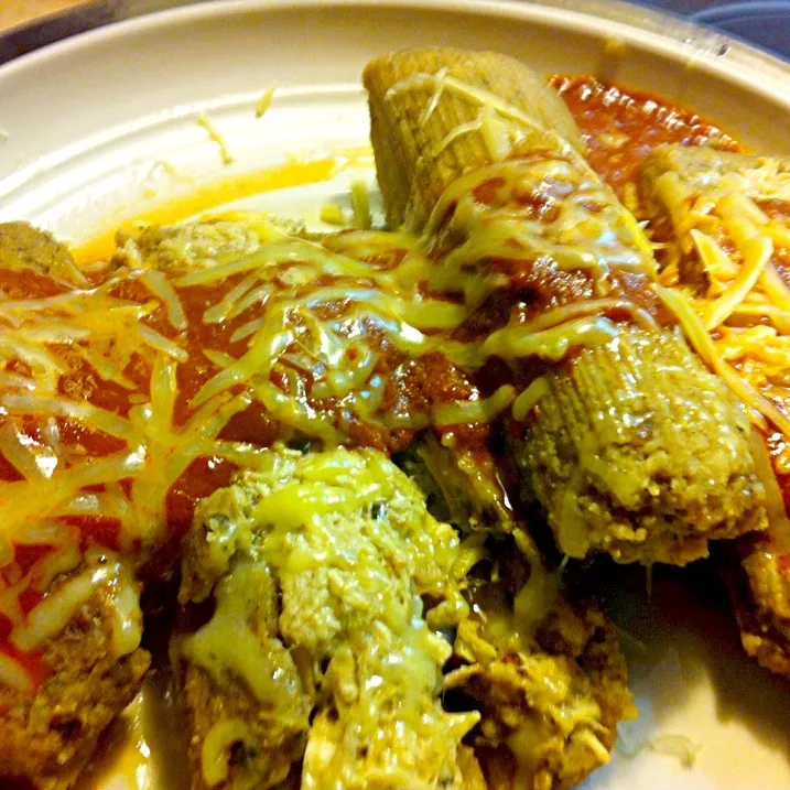 Green chili chicken tamales with mole sauce|virginia frasseさん