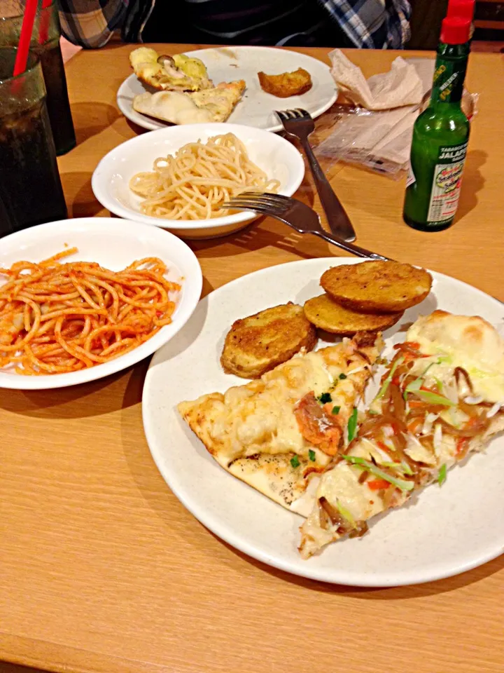 Snapdishの料理写真:Shakey's Pizza|Nana Saitoさん