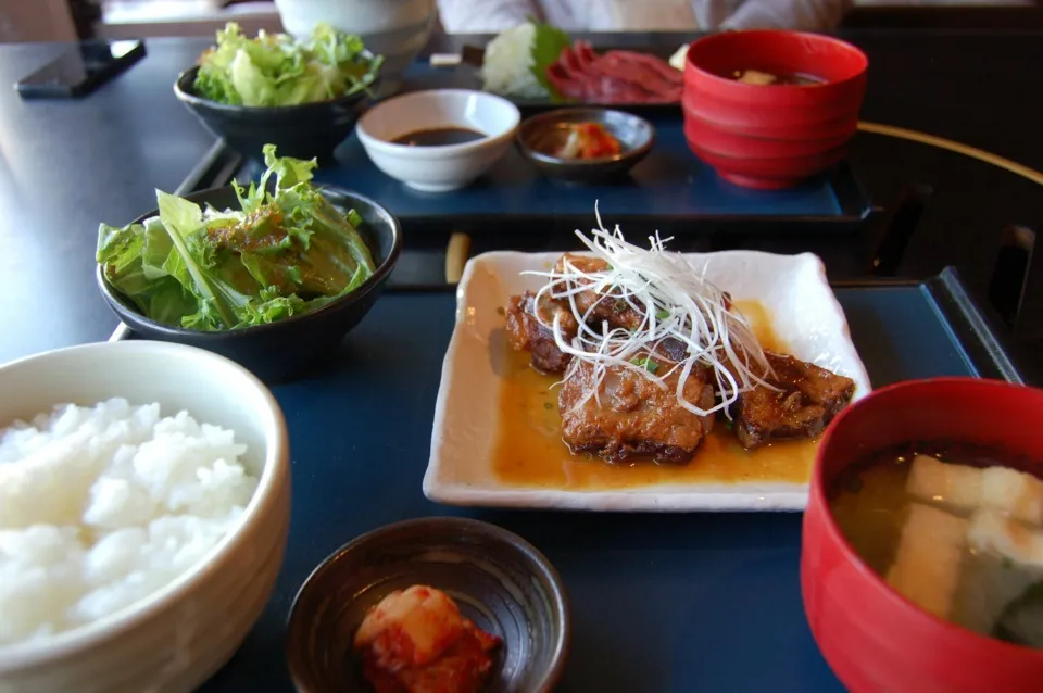 黒豚軟骨味噌煮込み定食|ekiantiさん