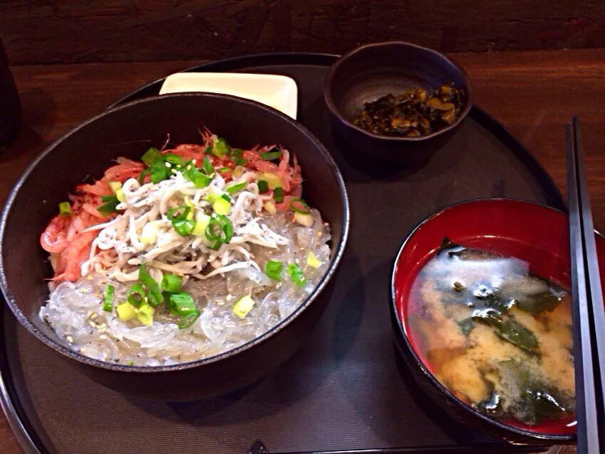 富士市のSUNZOKのえび贅沢丼|Tomoakiさん