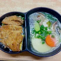 Snapdishの料理写真:味噌海鮮麵拼豬排飯|何凱莉さん