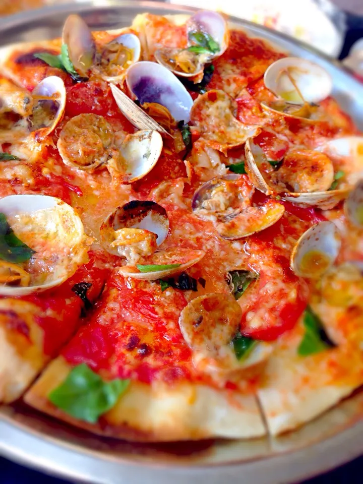 Snapdishの料理写真:Vongole pizza🍕by chef shikano  ﾎﾞﾝｺﾞﾚﾋﾟｻﾞ|🌈Ami🍻さん