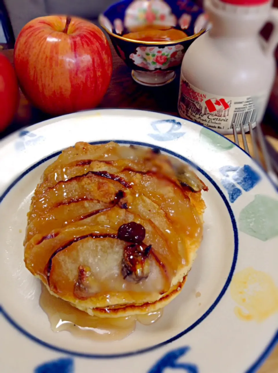 ポム・パンケーキ...   (¬_¬)パンケーキに焼き林檎を乗せただけ😁 Baked Apple & Pancake|yorikoさん