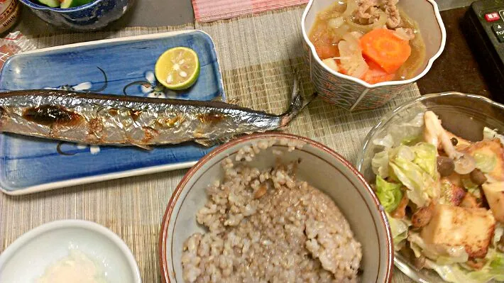 秋刀魚の塩焼き&肉じやが&厚揚げときのこのごまだれ炒め|まぐろさん