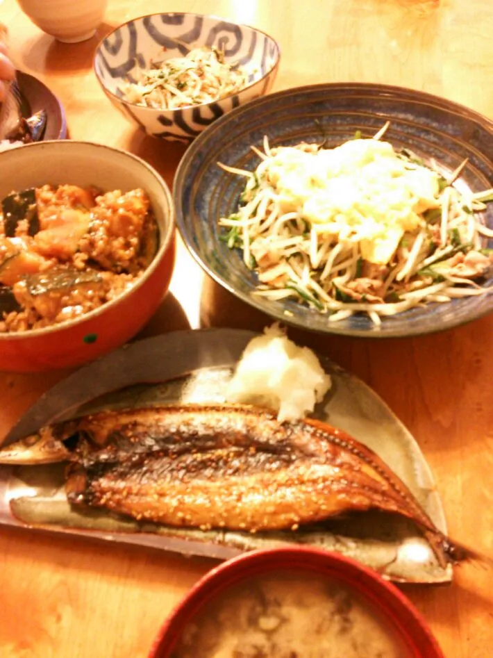 今日の夕飯～

秋刀魚の開き
にらともやしと豚肉炒め
かぼちゃの挽き肉あんかけ
豆腐とあおさの味噌汁
にらともやしのお浸し|ゆりっぺさん