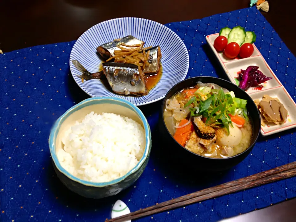 秋刀魚の生姜煮.豚汁、松茸と湯葉のお惣菜。|恭子さん