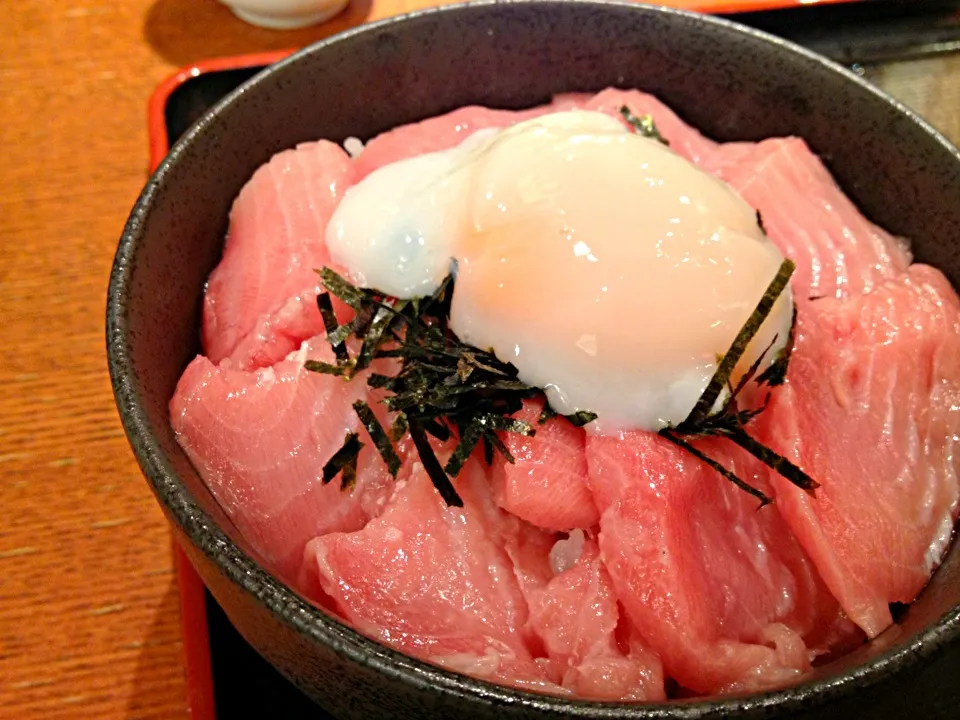 頭肉丼〜温玉のせ〜|しょこさん