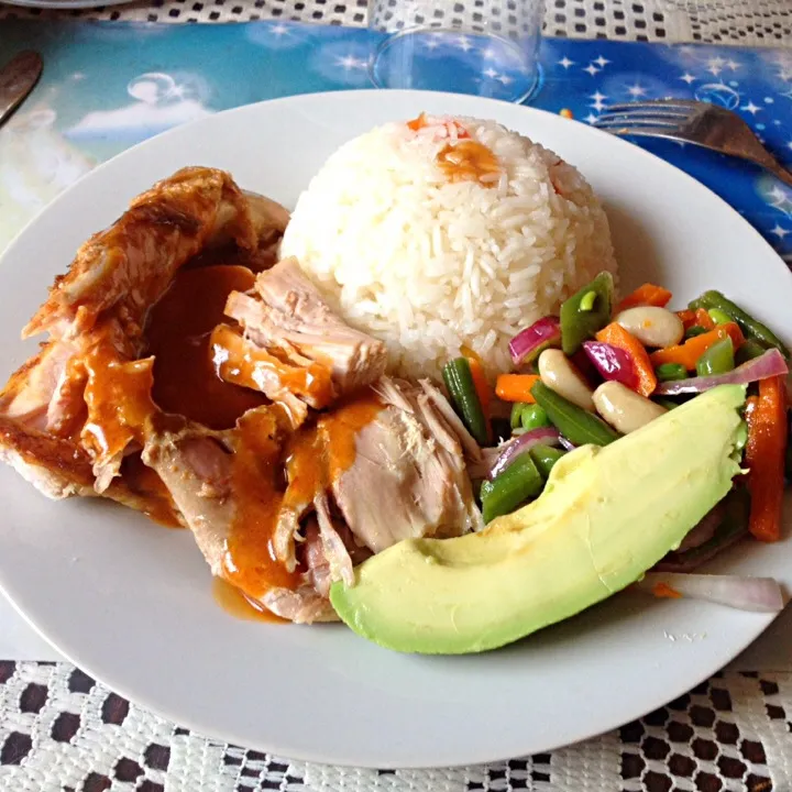 Pavo al horno con arroz y ensalada|Justo Romeroさん