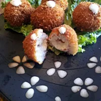 Snapdishの料理写真:Arancini Di Riso!!! Breaded and stuffed rissotto balls!!! Stuffed with mozzarella cheese and bacon!!! #chefjefesmalls|Chefjefesmallsさん