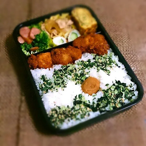 今日のお弁当〜(๑¯ω¯๑)
◎青ネギ玉子焼き
◎豚肉玉ねぎポン酢炒め
◎唐揚げ
◎ブロッコリーじゃがいもウインナー炒め
◎ちくわキュウリ

今日も１日頑張って＼(*⌒0⌒)♪

いってらっしゃ〜い♡|Ryo-koさん