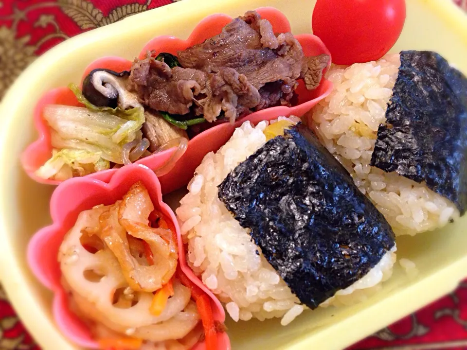 すき焼きとおにぎり弁当|もえさん