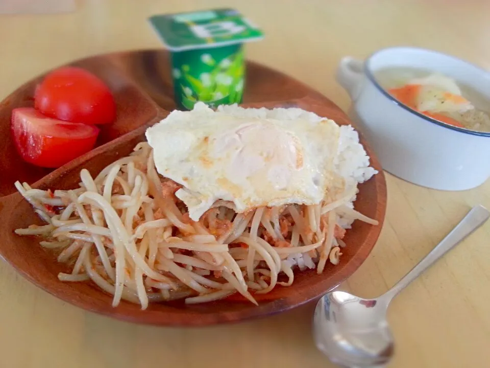 Snapdishの料理写真:ラーメンの残り野菜で☆手抜きごはん(￣▽￣;)|yuki.sさん