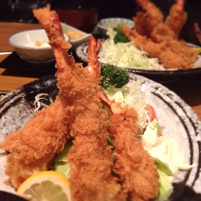 空いてるからいつも来ちゃう。エビフライ定食。|さるさん