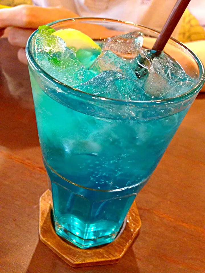 Snapdishの料理写真:Blue hana soda|PhUnGさん