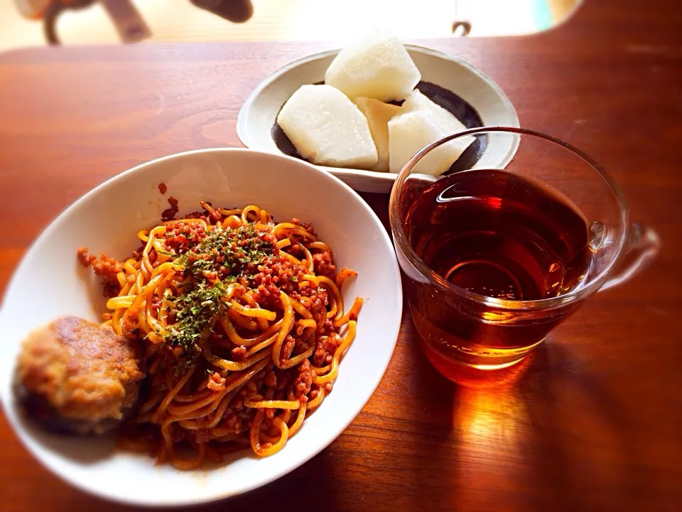 椎茸の肉詰め ソース焼きそば 黒豆茶|Aoi Yukaさん