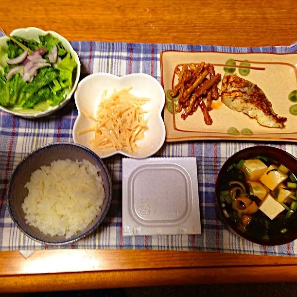 ご飯、すまし汁、鱈のバジル焼き、牛蒡の甘辛、大根のオイスターマヨ、サラダ、納豆❀|ピンコさん