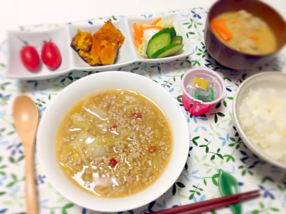 白菜と挽肉の中華煮 とりごぼうすりみのお味噌汁 などなど|まいたろさん