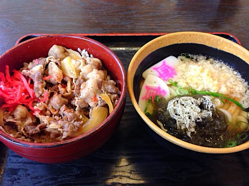 資さんうどんで、牛丼セット❗😆|みほままこさん