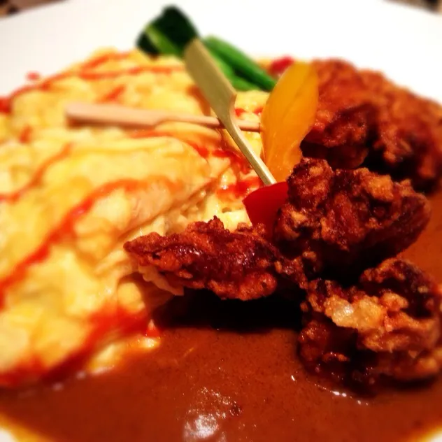 Omelette Rice with Curry Sauce and Deep Fried Chicken|Sam: photos by iPhoneさん