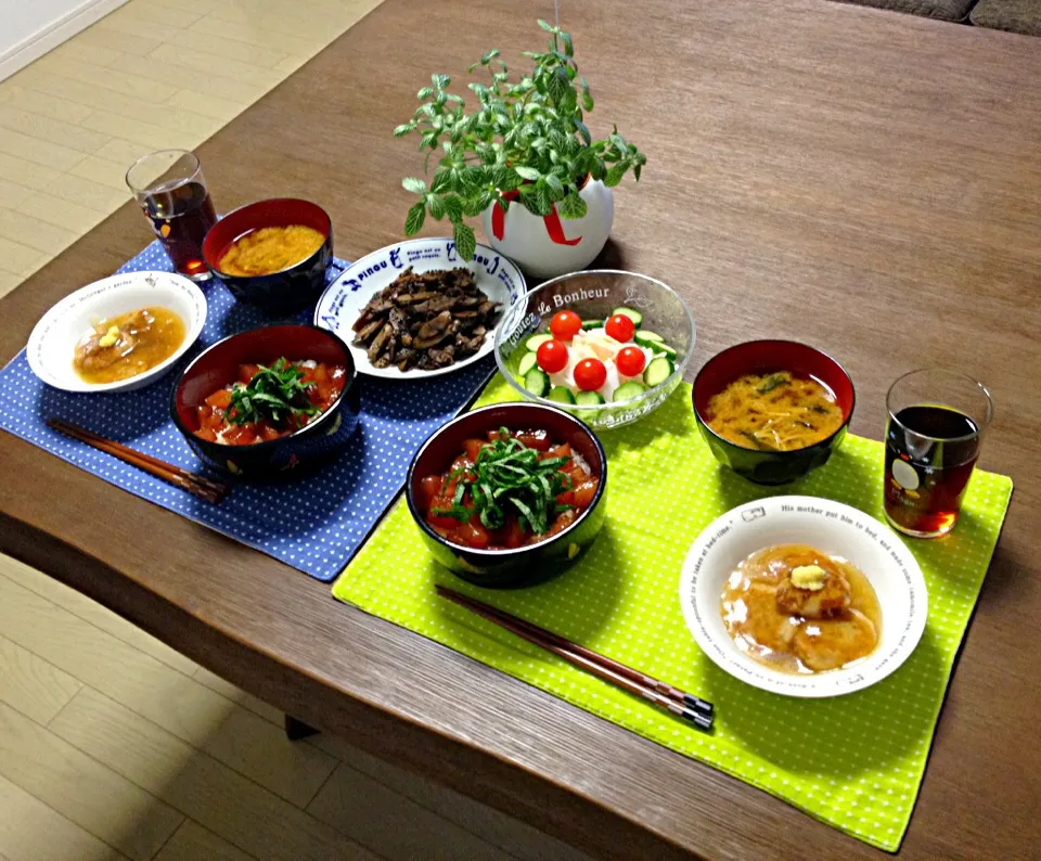 蓮根まんじゅう、漬け鮪丼、牛肉と牛蒡のキンピラ、大根サラダ、えのきのお味噌汁|pentarouさん